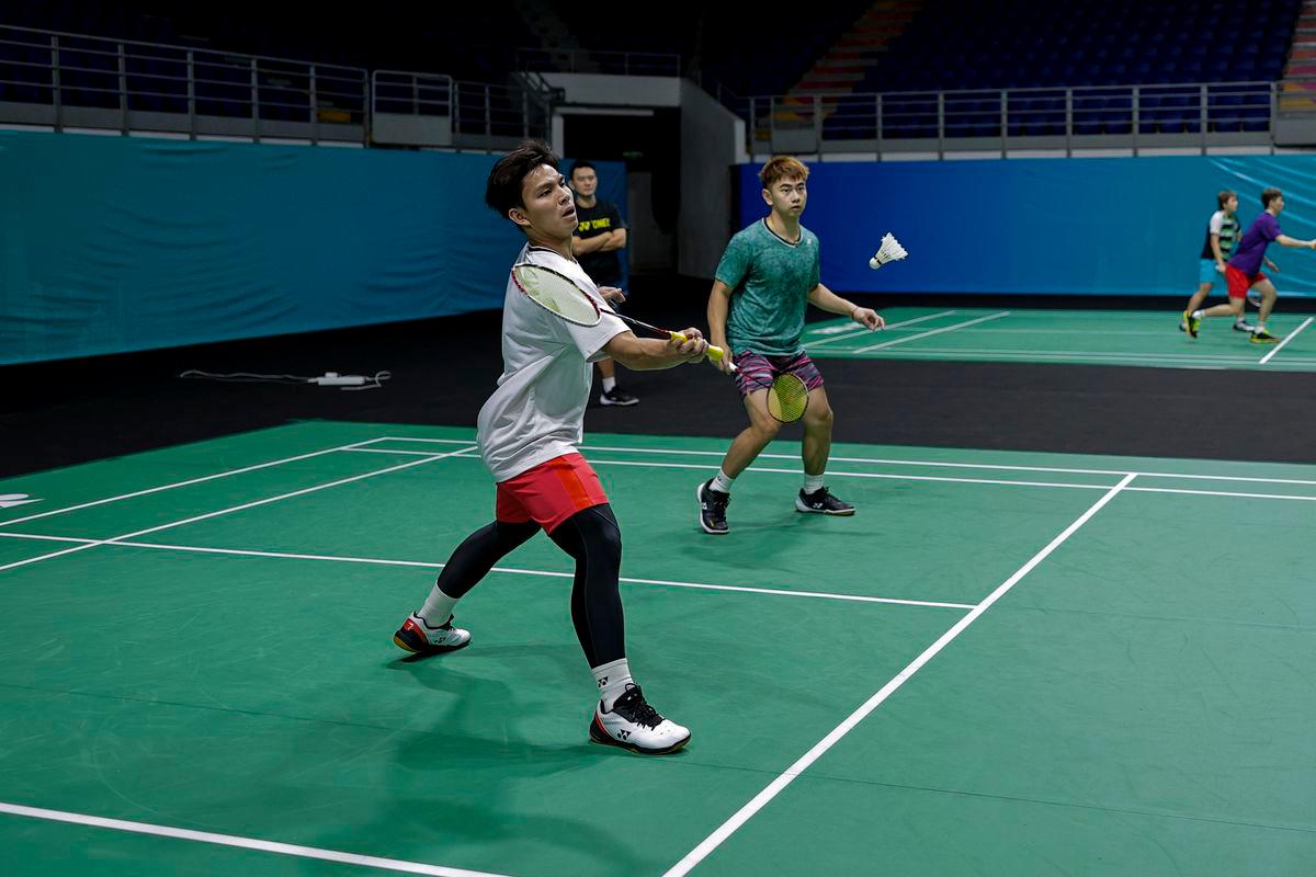 Sze Fei-Izzuddin lead five Malaysian pairs into Indonesia open quarter-finals Sze Fei-Izzuddin lead five Malaysian pairs into Indonesia open quarter-finals