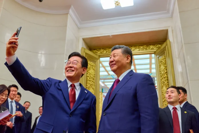 South Korean leader's selfie with Xi uses gifted 'backdoor' phone