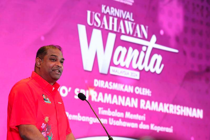 Tahun Baharu Cina: Lebih 100 warga emas Sungai Buloh terima bakul makanan Tahun Baharu Cina: Lebih 100 warga emas Sungai Buloh terima bakul makanan