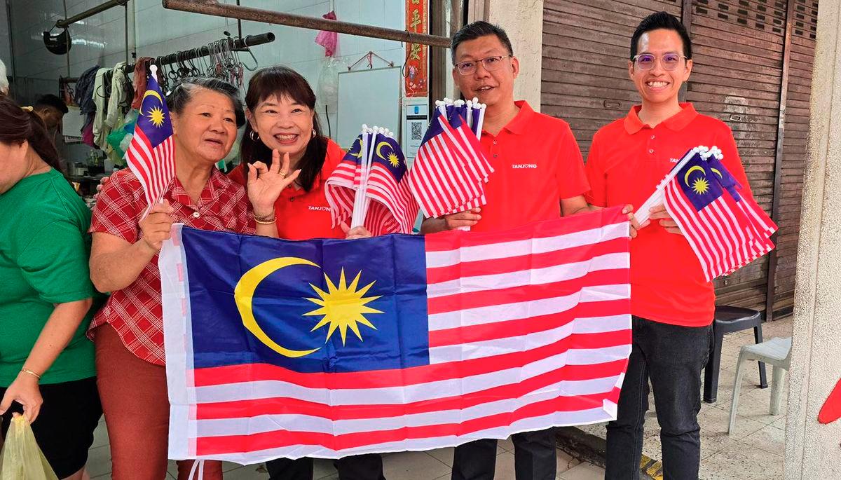 Tanjong MP distributes Jalur Gemilang for National Month celebrations Tanjong MP distributes Jalur Gemilang for National Month celebrations