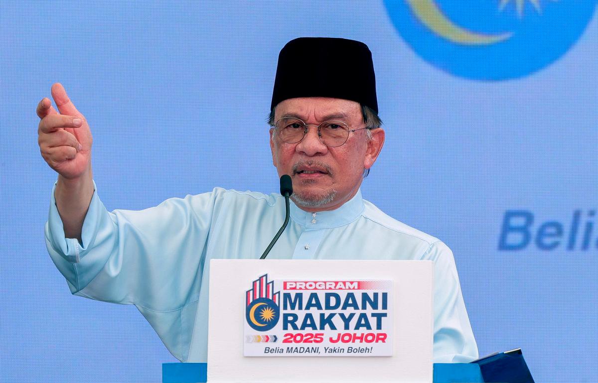 Tap opportunities in booming semiconductor industry, PM tells youths 
