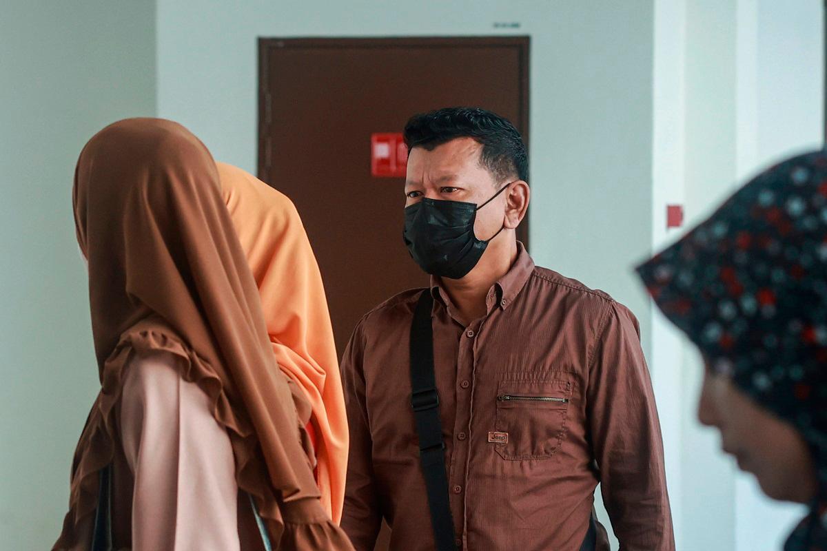Teacher pleads not guilty to sexually assaulting 11-year-old pupil Teacher pleads not guilty to sexually assaulting 11-year-old pupil