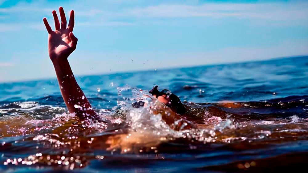 Teenager drowns while swimming with friends at Lata Tebing Tinggi Teenager drowns while swimming with friends at Lata Tebing Tinggi