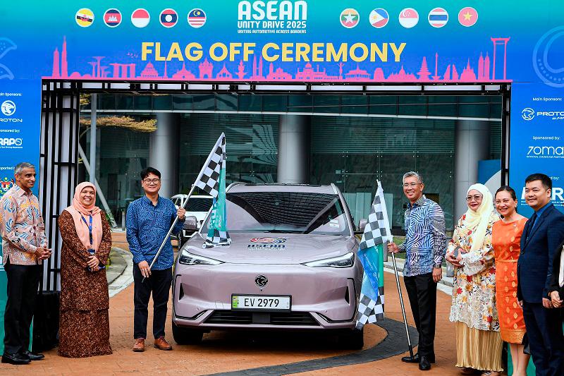 Tengku Zafrul flags off ASEAN Unity Drive 2025 to promote cross-border electric mobility Tengku Zafrul flags off ASEAN Unity Drive 2025 to promote cross-border electric mobility