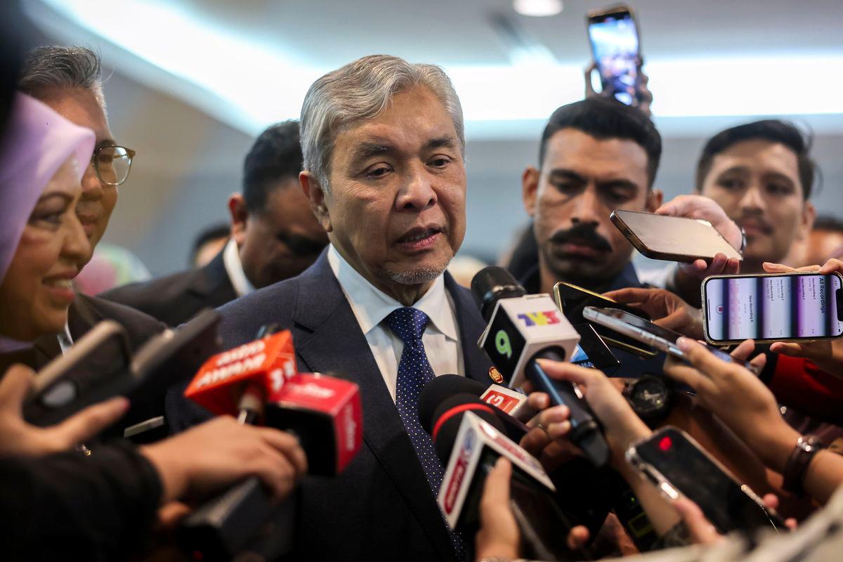 Tengku Zafrul's exit from Umno will not affect efforts to strengthen economy - Ahmad Zahid