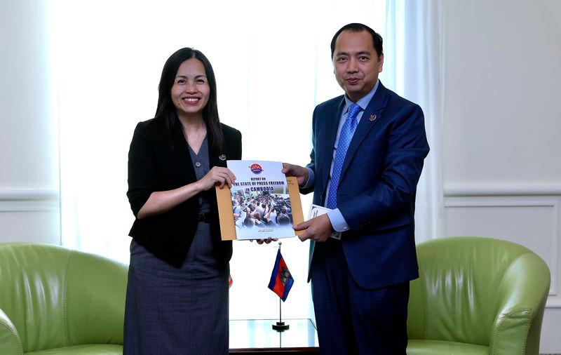 Teo holds bilateral meetings with ASEAN Ministers in Brunei Teo holds bilateral meetings with ASEAN Ministers in Brunei