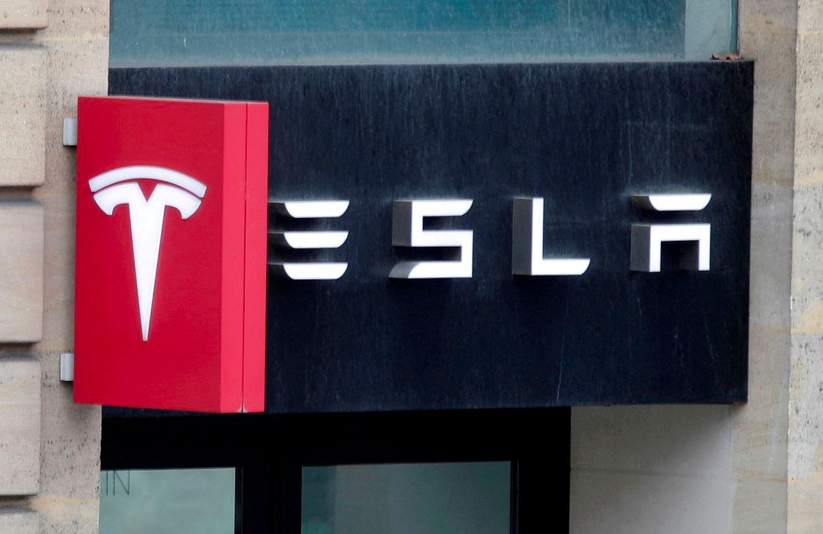 Tesla shares rise as investors cheer Musk-Trump peace call Tesla shares rise as investors cheer Musk-Trump peace call