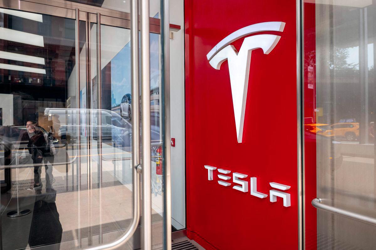 Tesla short sellers pocket about $4 billion in profits after Musk-Trump spat Tesla short sellers pocket about $4 billion in profits after Musk-Trump spat