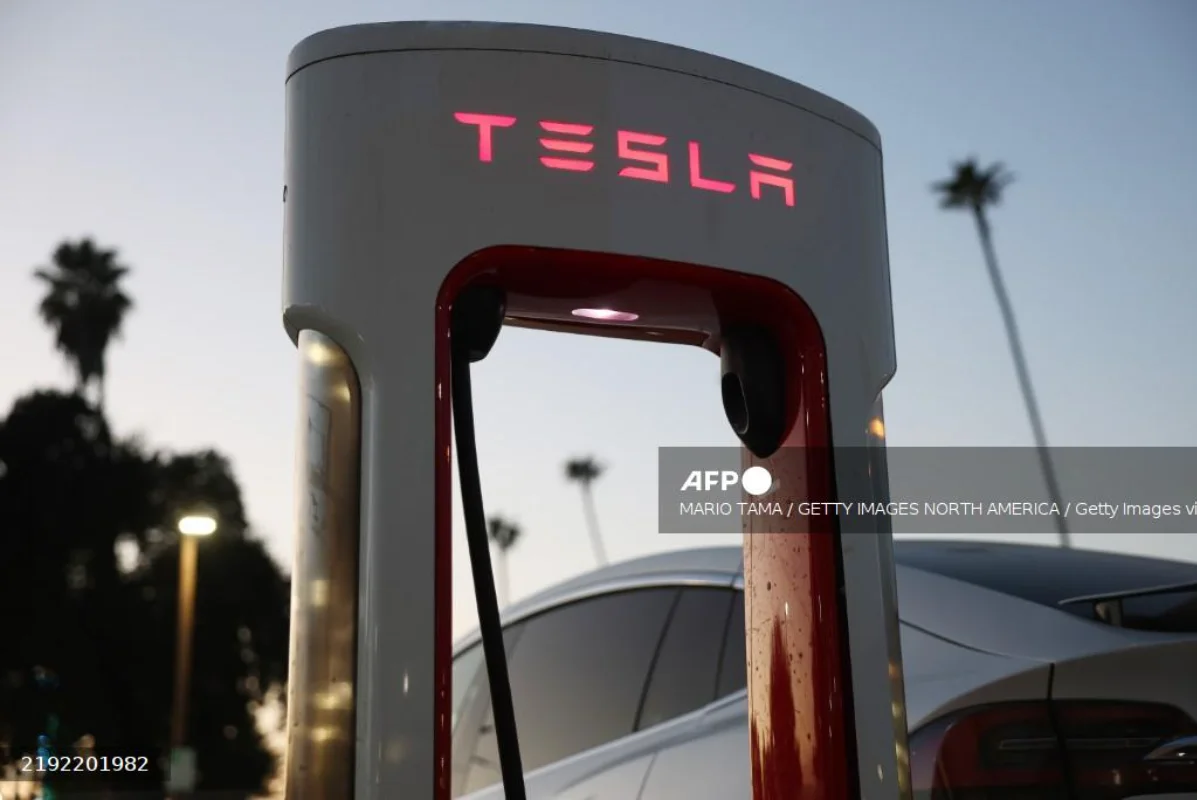 Tesla_loses_EV_sales_crown_to_China_s_BYD_in_2025 Tesla loses EV sales crown to China's BYD in 2025