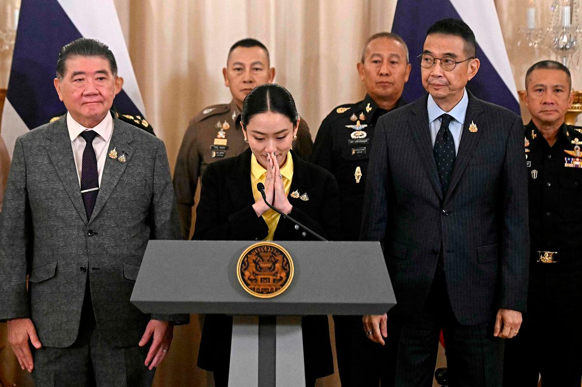 Thai PM apologises as crisis threatens to topple government Thai PM apologises as crisis threatens to topple government
