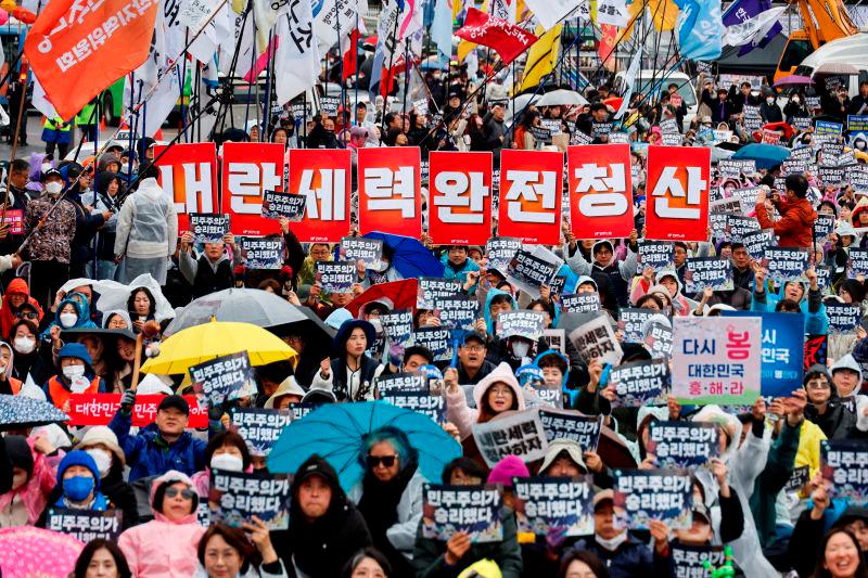 Thousands rally for South Korea's impeached ex-president Yoon