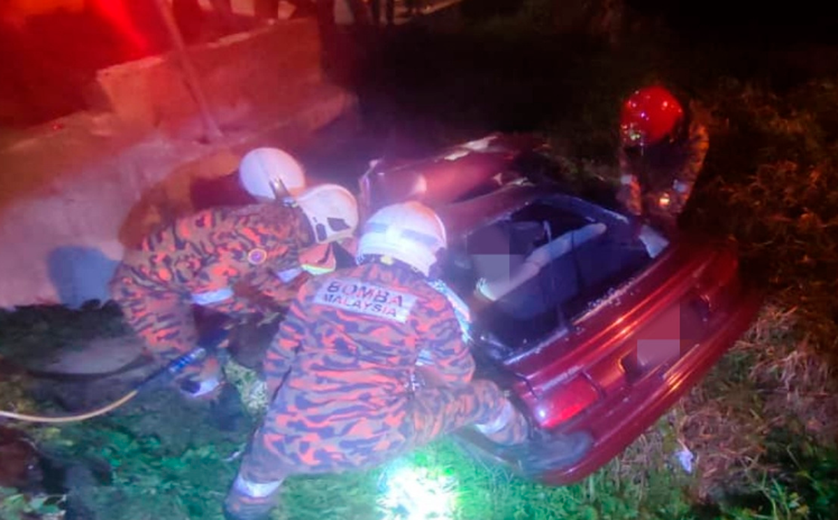 Three killed as car skids into ditch in Banting early today