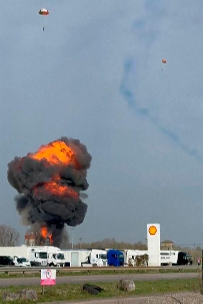 Three survive mid-air crash of French air force acrobatics team