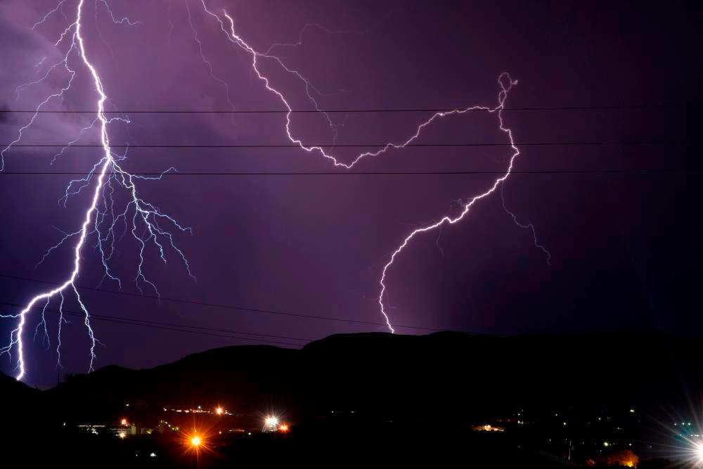 Thunderstorm, heavy rain expected in Sarawak until 1 PM Thunderstorm, heavy rain expected in Sarawak until 1 PM