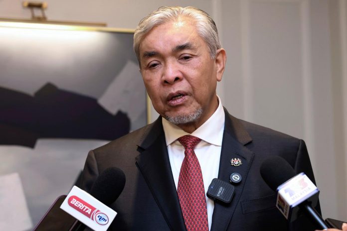 Tiada ketegangan dalam UMNO susulan keputusan Tengku Zafrul keluar parti - Ahmad Zahid