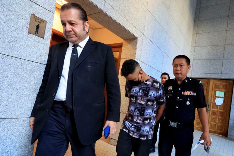 Tiga lelaki didakwa atas kesalahan pornografi kanak-kanak