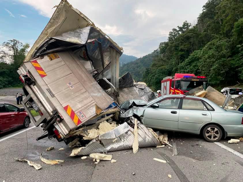 Tiga maut, empat cedera dalam kemalangan lima kenderaan di Bentong 
