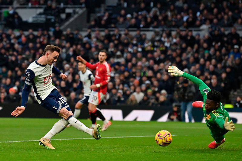Tottenham beat Man Utd in battle of Premier League strugglers Tottenham beat Man Utd in battle of Premier League strugglers