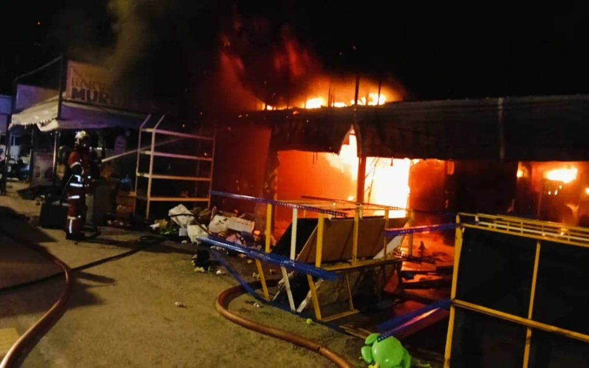 Toy_shop_owner_loses_nearly_RM1_million_in_Kuala_Terengganu_fire Toy shop owner loses nearly RM1 million in Kuala Terengganu fire