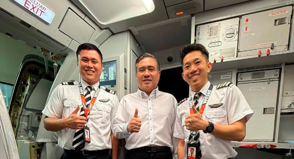 Transport Minister lauds AirAsia staff for handling 4-hour weather nightmare Transport Minister lauds AirAsia staff for handling 4-hour weather nightmare