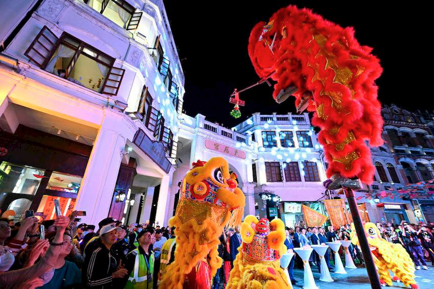 Tropical Hainan Island, China: Tourist’s Paradise Filled with Sunshine, Hospitality Tropical Hainan Island, China: Tourist’s Paradise Filled with Sunshine, Hospitality