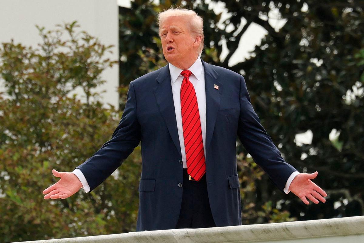 Trump accuses banks of discrimination as White House prepares order Trump accuses banks of discrimination as White House prepares order
