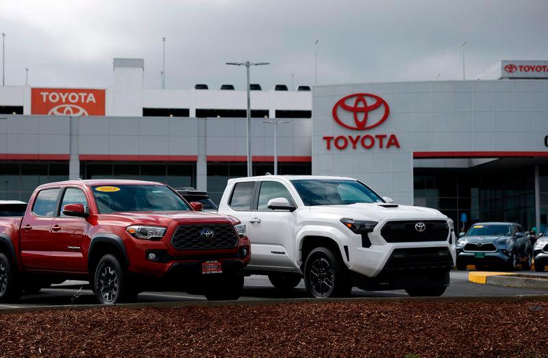 Trump announces 25% tariffs on foreign-built vehicles Trump announces 25% tariffs on foreign-built vehicles