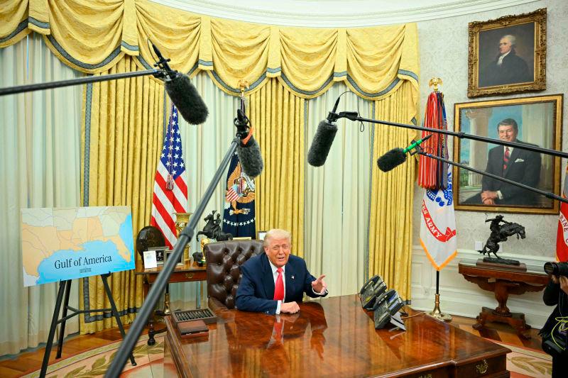 Trump brings the bling with Oval Office makeover Trump brings the bling with Oval Office makeover