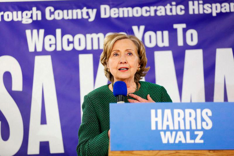 Trump pulls security clearances for Kamala Harris, Hillary Clinton Trump pulls security clearances for Kamala Harris, Hillary Clinton