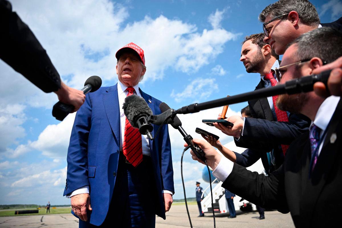 Trump pushes forward on mass layoffs at Voice of America Trump pushes forward on mass layoffs at Voice of America