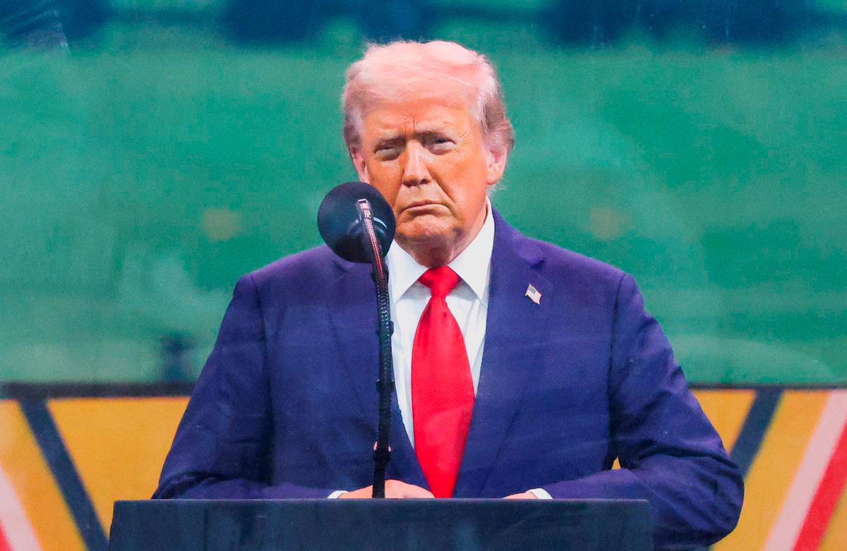 Trump says if Iran attacks, 'full strength' of US military will 'come down' Trump says if Iran attacks, 'full strength' of US military will 'come down'