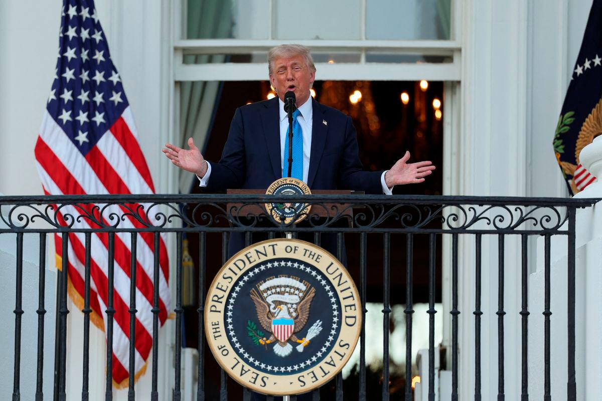 Trump umum larangan perjalanan baharu ke atas 12 negara atas alasan keselamatan Trump umum larangan perjalanan baharu ke atas 12 negara atas alasan keselamatan