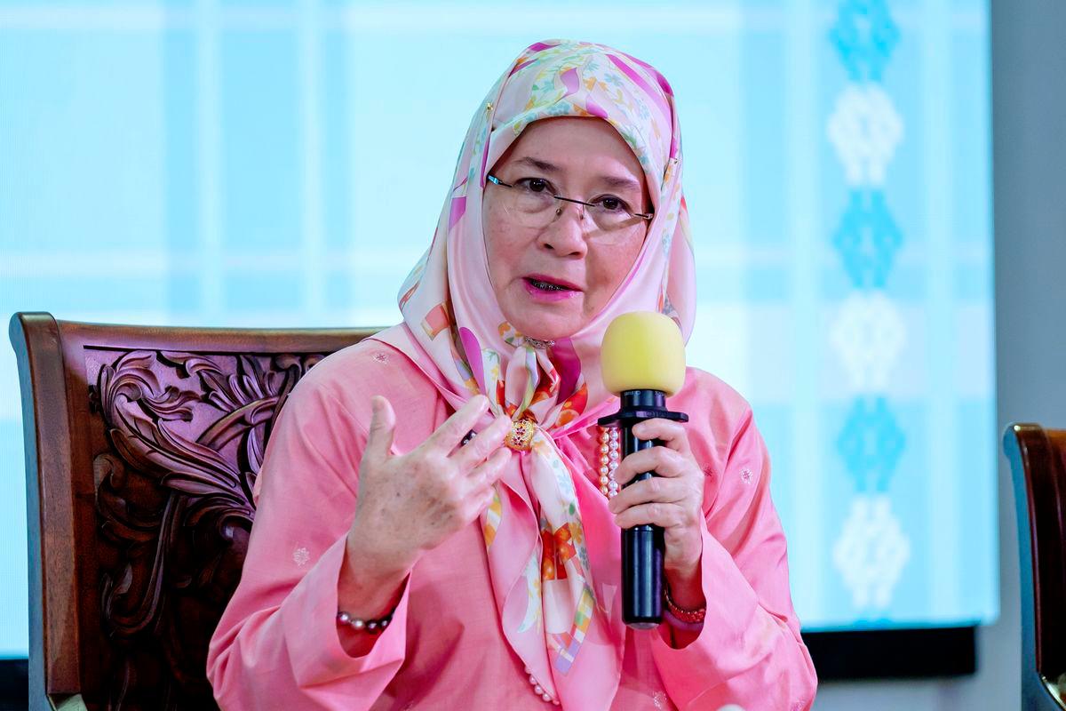 Tunku Azizah launches book on dual legal system governing Islamic finance Tunku Azizah launches book on dual legal system governing Islamic finance