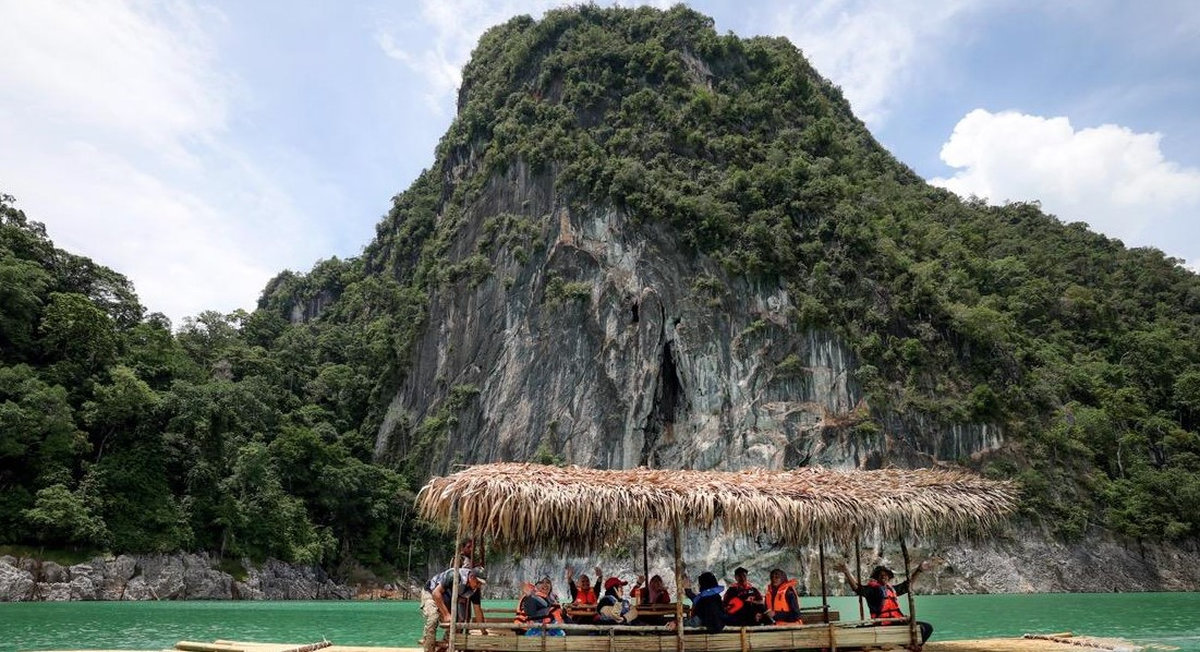 Two Cambodian men detained for trespassing Kenyir Park Two Cambodian men detained for trespassing Kenyir Park