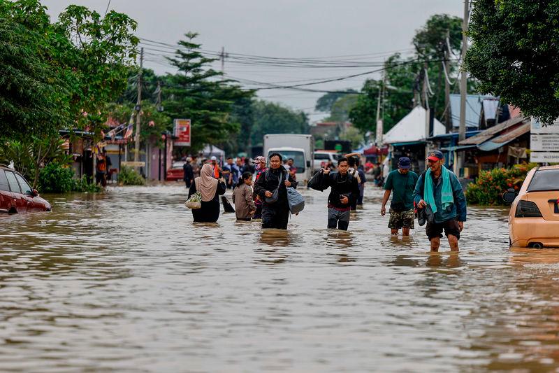 Two PPS opened in Petaling to shelter flood victims Two PPS opened in Petaling to shelter flood victims