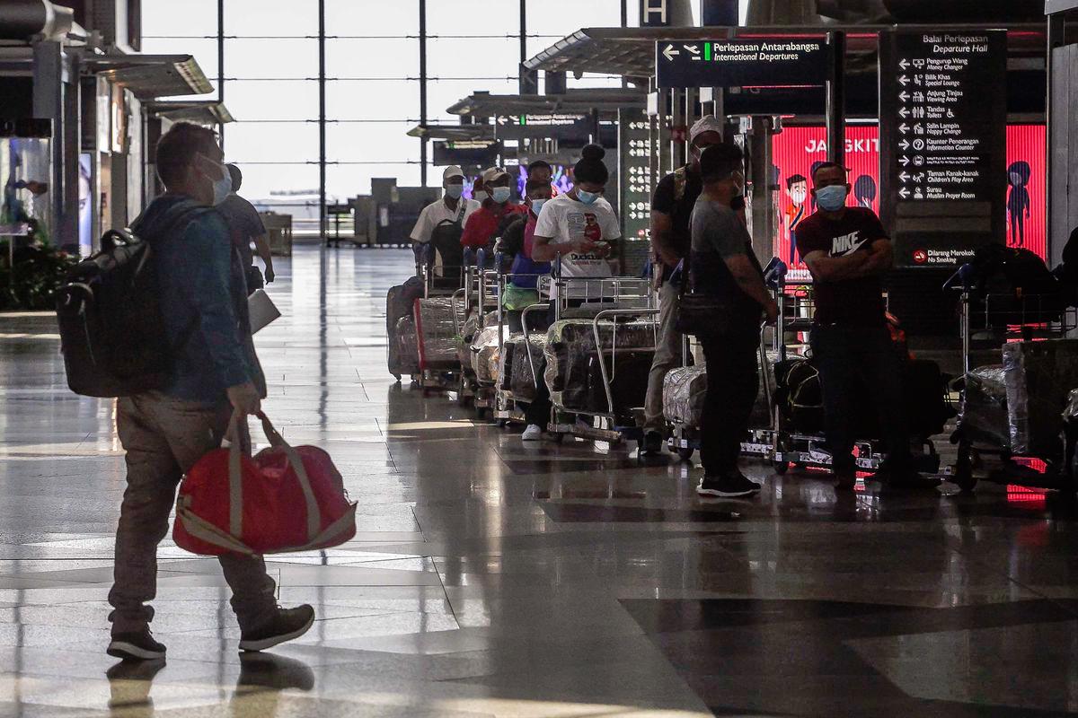 Two Vietnamese women arrested at KLIA Two Vietnamese women arrested at KLIA