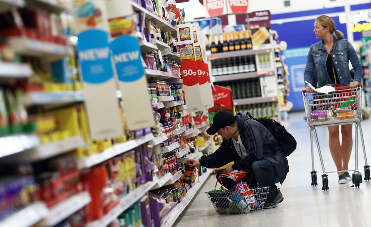 UK retail sales record biggest monthly drop since 2023