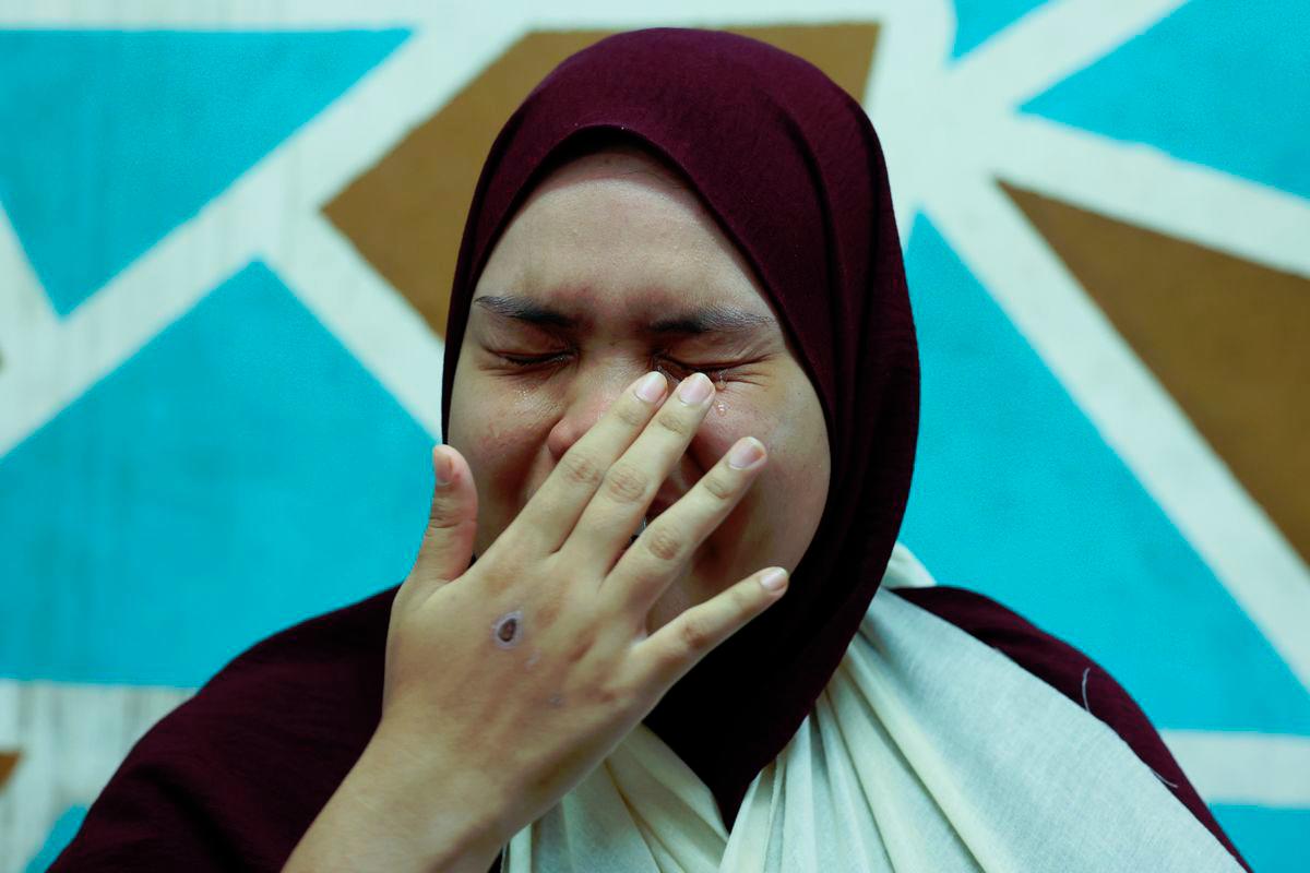 UPSI crash survivor Nur Ain Najwa breaks down at distant rumble of bus engine UPSI crash survivor Nur Ain Najwa breaks down at distant rumble of bus engine