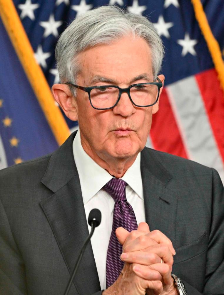 US Fed flags rising economic uncertainty and pauses rate cuts again