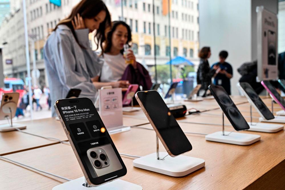 US exempts smartphones, computers from global Trump tariffs