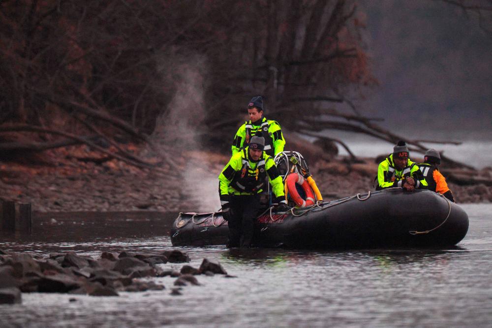 US restricts helicopter flights after Washington crash, 41 bodies recovered