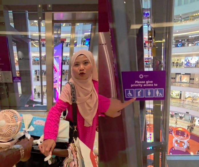 “Use the escalator!” — Mum rants lift users should prioritise parents with strollers, sparks online firestorm “Use the escalator!” — Mum rants lift users should prioritise parents with strollers, sparks online firestorm