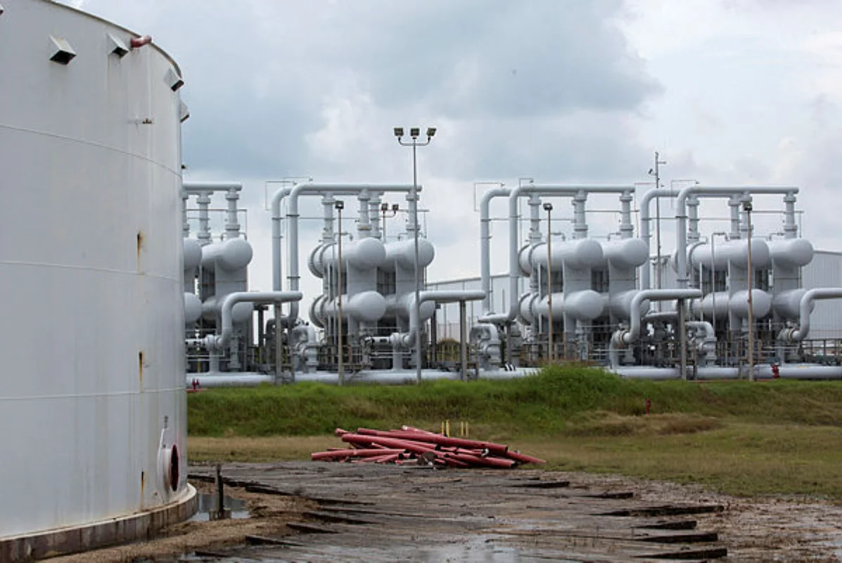 Venezuela_to_inject__300_million_in_oil_dollars_via_banks_to_ease_forex_crunch Venezuela to inject $300 million in oil dollars via banks to ease forex crunch