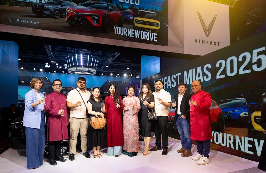 VinFast announces partnership with six distributors to open over 60 new showrooms in the Philippines