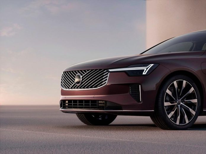 Volvo unveils electrified new S90 sedan Volvo unveils electrified new S90 sedan