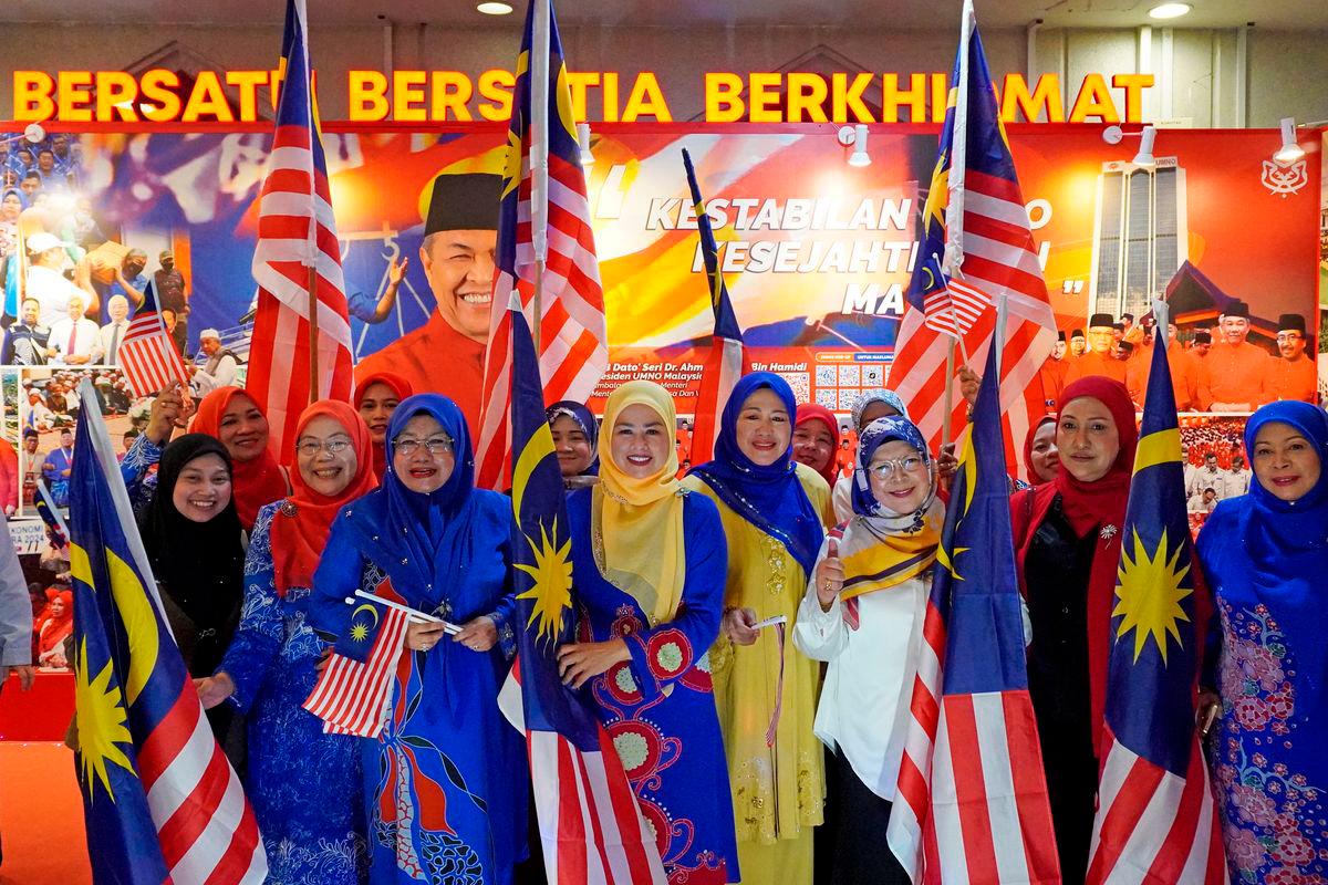 Wanita UMNO to distribute 21,000 Jalur Gemilang for National Day Wanita UMNO to distribute 21,000 Jalur Gemilang for National Day