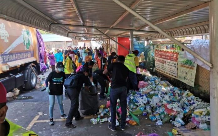 Waste management issues at Batu Caves Waste management issues at Batu Caves