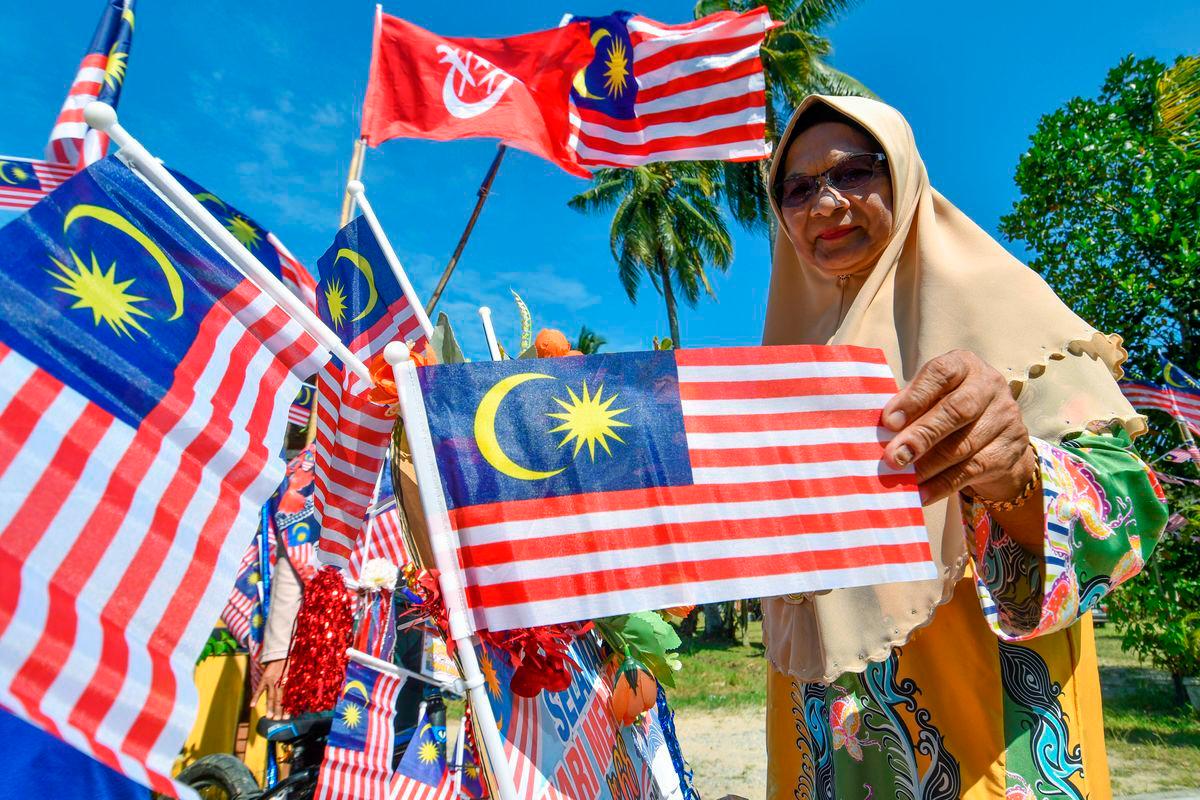 Widow keeps husband’s legacy alive by flying the Jalur Gemilang