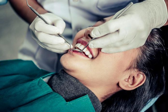 Woman claims unprofessional treatment during dental appointment