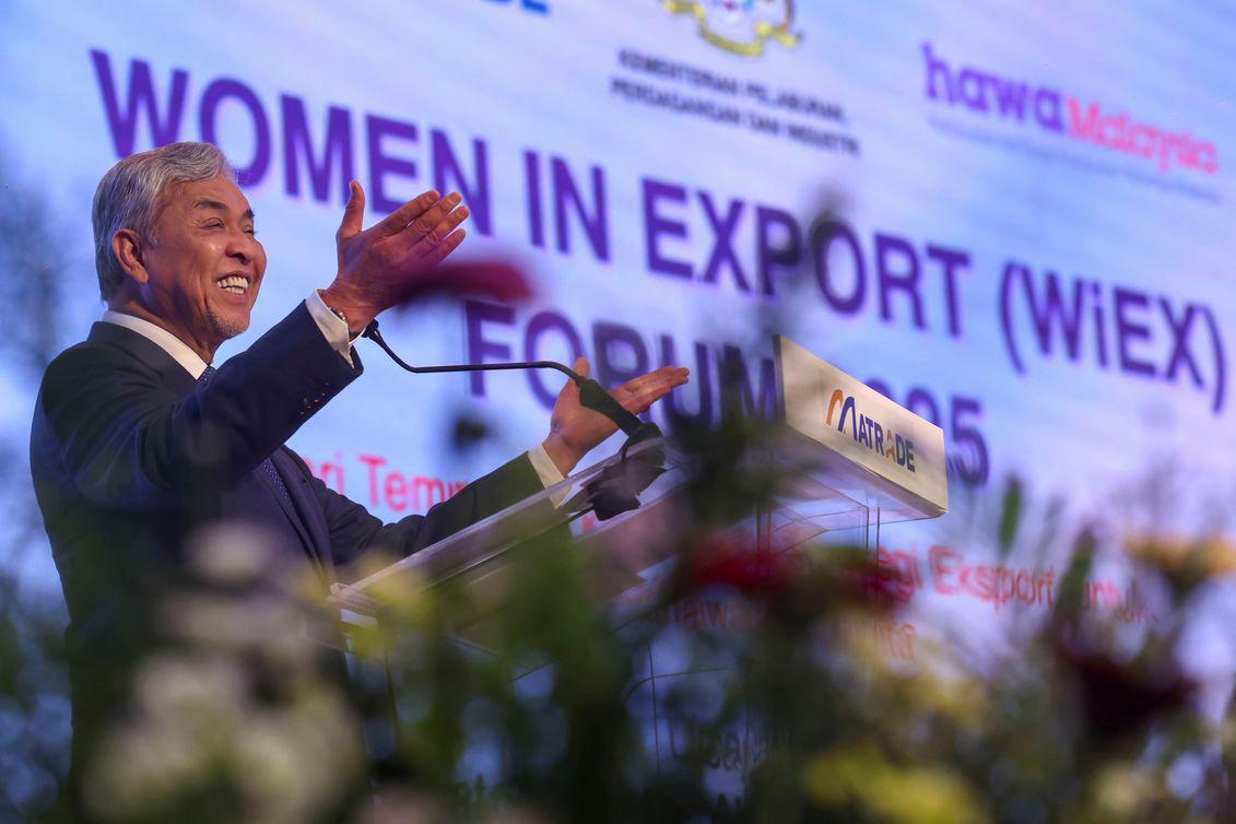 Women entrepreneurs should receive greater business financing support - Ahmad Zahid Women entrepreneurs should receive greater business financing support - Ahmad Zahid